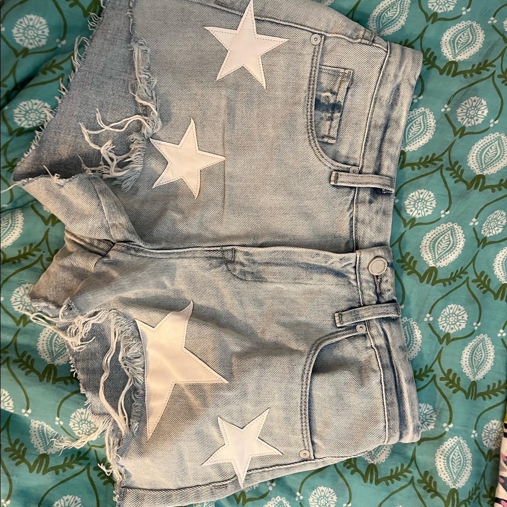 BLANK NYC barrow star shorts! Size 26 perfect for 4th of July!!!